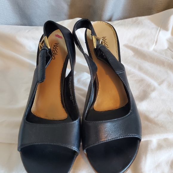 Heels - Picture 2 of 6